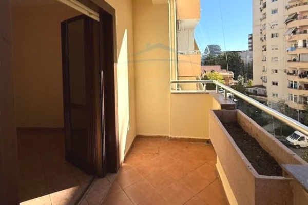 Ambient biznesi me qera 3+1 ne Tirane - 750 Euro