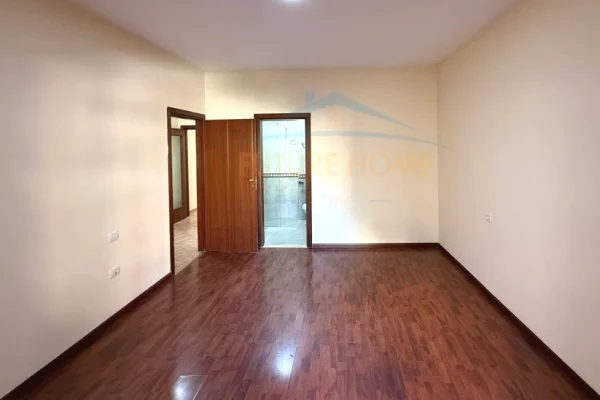 Jepet me qera ambient  Komuna e Parisit, Tirane!