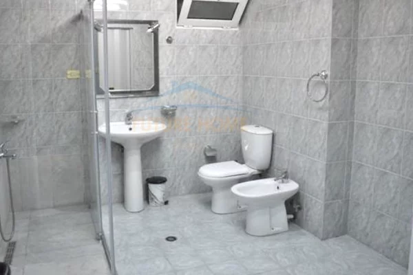 Shtepi me qera Apartament ne Tirane, 2+1, Mobilimi E mobiluar, Pagesa 800  Euro.