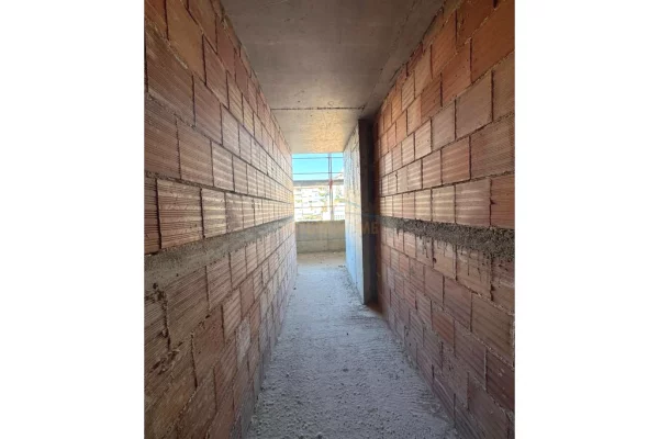 Apartment for sale in Tirana 4+1, Emty