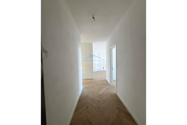 Ambient biznesi me qera 3+1 ne Tirane - 2,200 Euro