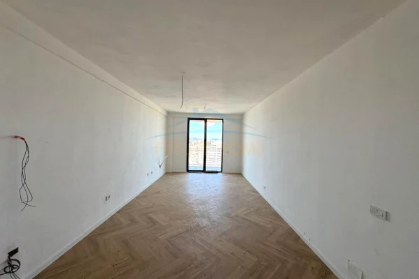 Ambient biznesi me qera 3+1 ne Tirane - 2,200 Euro
