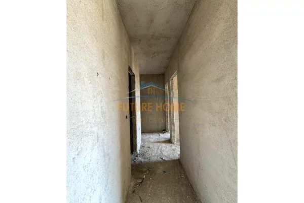 Shtepi ne shitje Apartament ne Tirane, 2+1, Mobilimi Bosh, pa mobiluar, Pagesa 97,000  Euro.