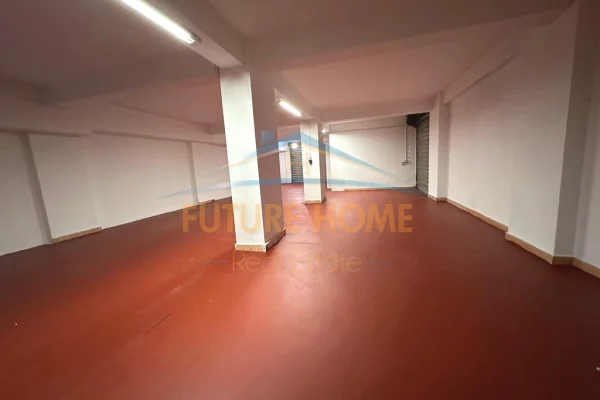 Shitet Ambient Biznesi+Magazinë+Poste Parkimi, Shkolla e Kuqe, Tiranë.