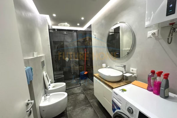 Shtepi ne shitje Apartament ne Tirane, 1+1, Mobilimi E mobiluar, Pagesa 230,000  Euro.