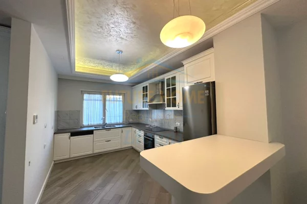 Shtepi me qera Apartament ne Tirane, 3+1, Mobilimi E mobiluar, Pagesa 3,000  Euro.