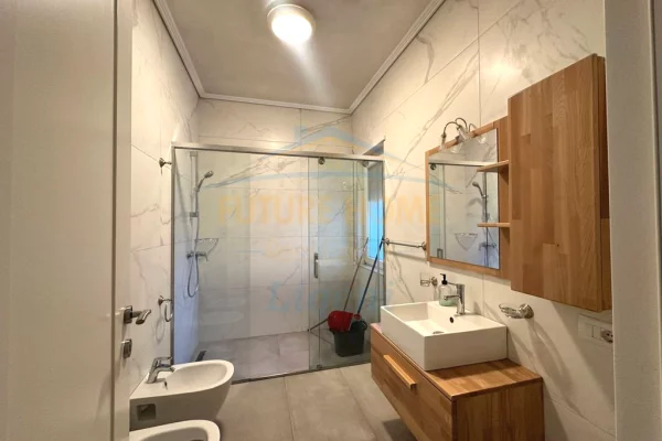 Shtepi me qera Apartament ne Tirane, 3+1, Mobilimi E mobiluar, Pagesa 3,000  Euro.