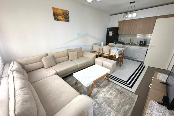 Shtepi ne shitje Apartament ne Tirane, 2+1, Mobilimi E mobiluar, Pagesa 140,000  Euro.