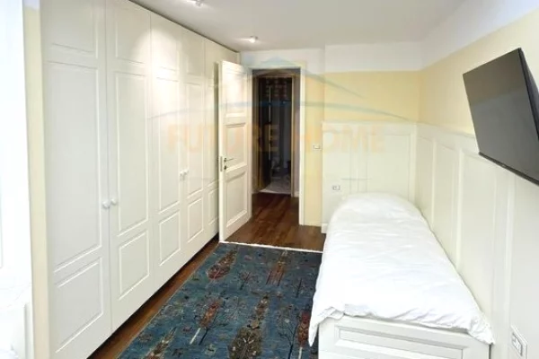 Shtepi ne shitje Apartament ne Tirane, 2+1, Mobilimi E mobiluar, Pagesa 285,000  Euro.