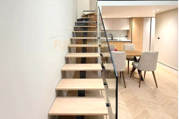 Shtepi ne shitje Duplex(shtepi me 2 kate) ne Tirane, 2+1, Mobilimi Pjeserisht e mobiluar, Pagesa 195,000  Euro.