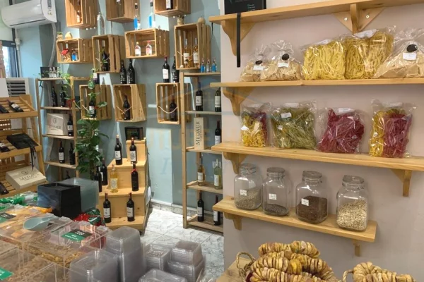 Shitet, Biznes, Rruga 5 Maji, Tirane.