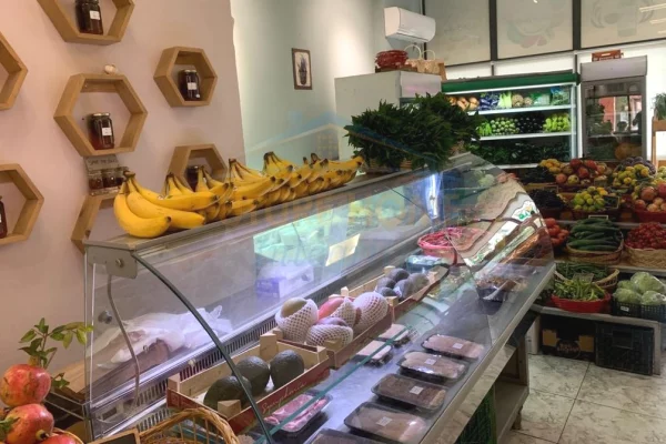 Shitet, Biznes, Rruga 5 Maji, Tirane.