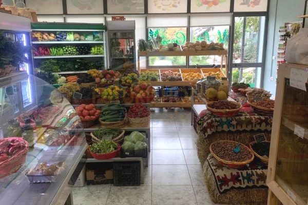 Shitet, Biznes, Rruga 5 Maji, Tirane.