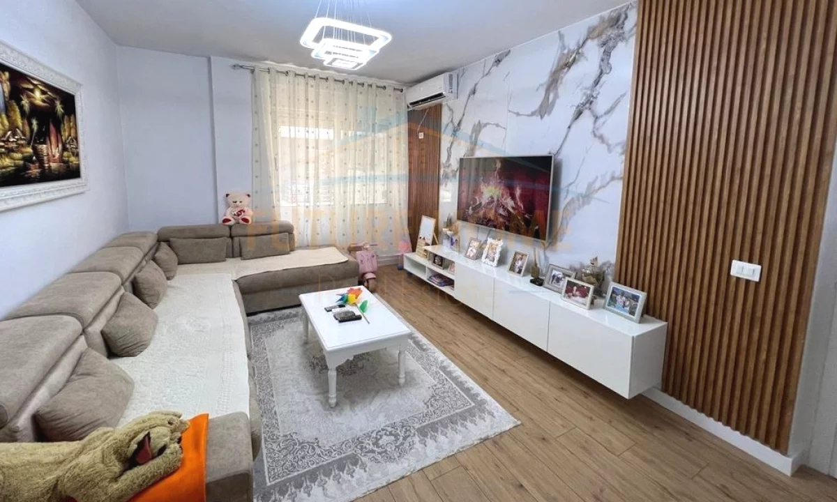 Shtepi ne shitje Apartament ne Tirane, 2+1, Mobilimi E mobiluar, Pagesa 159,790  Euro.