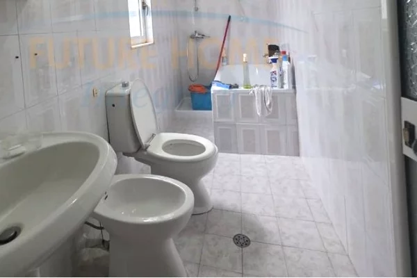 Shtepi me qera Apartament ne Tirane, 2+1, Mobilimi E mobiluar, Pagesa 500  Euro.