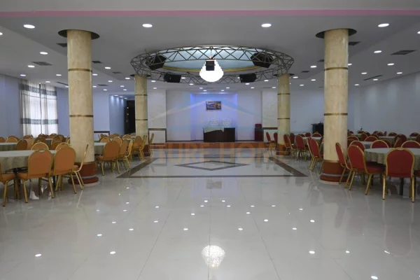 Ambient biznesi me qera 2+1 ne Tirane - 9,000 Euro