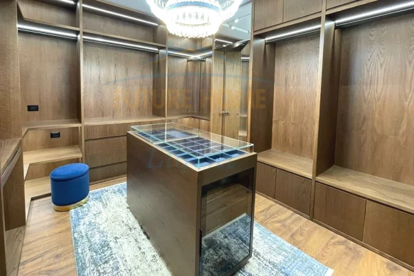 Shtepi me qera Apartament ne Tirane, 3+1, Mobilimi E mobiluar, Pagesa 4,500  Euro.