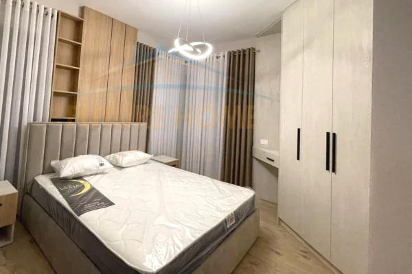 Shtepi me qera Apartament ne Tirane, 2+1, Mobilimi Pjeserisht e mobiluar, Pagesa 1,300  Euro.