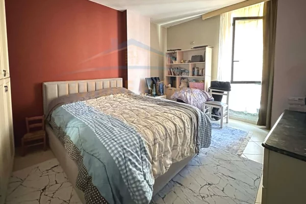 Shtepi ne shitje Apartament ne Tirane, 2+1, Mobilimi E mobiluar, Pagesa 166,000  Euro.