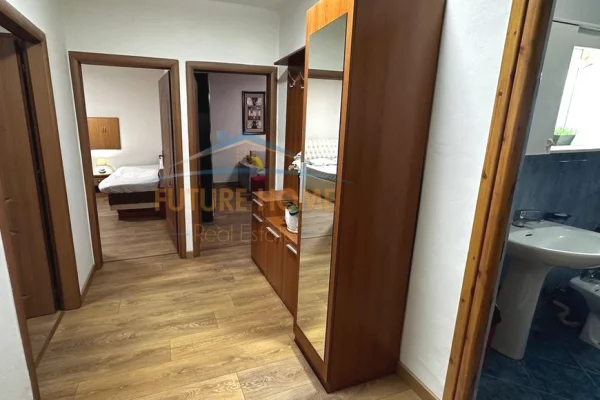 Shtepi ne shitje Apartament ne Tirane, 2+1, Mobilimi E mobiluar, Pagesa 138,000  Euro.