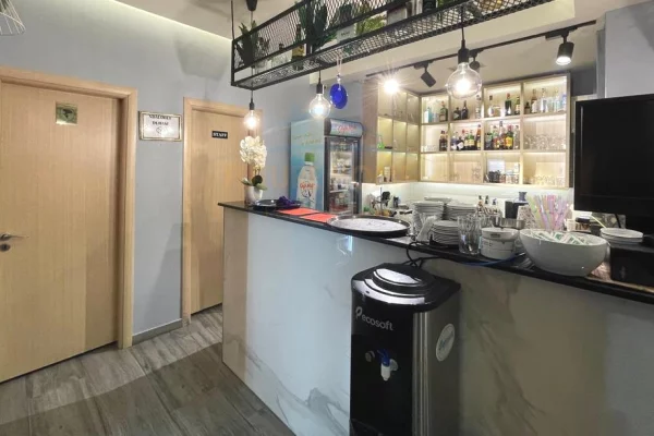 Shitet, Ambient Biznesi, Bar-Kafe, Rruga Hysen Gjura, Porcelan, Tirane