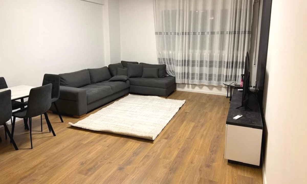 Shtepi me qera Apartament ne Tirane, 2+1, Mobilimi E mobiluar, Pagesa 700  Euro.