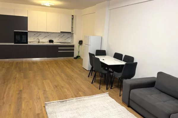 Shtepi me qera 2+1 ne Tirane - 700 Euro