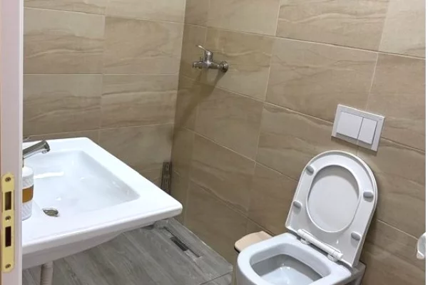 Shtepi me qera Apartament ne Tirane, 2+1, Mobilimi E mobiluar, Pagesa 700  Euro.