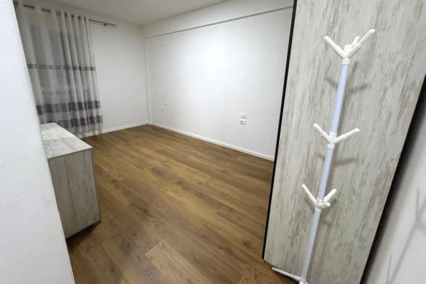 Shtepi me qera Apartament ne Tirane, 2+1, Mobilimi E mobiluar, Pagesa 700  Euro.