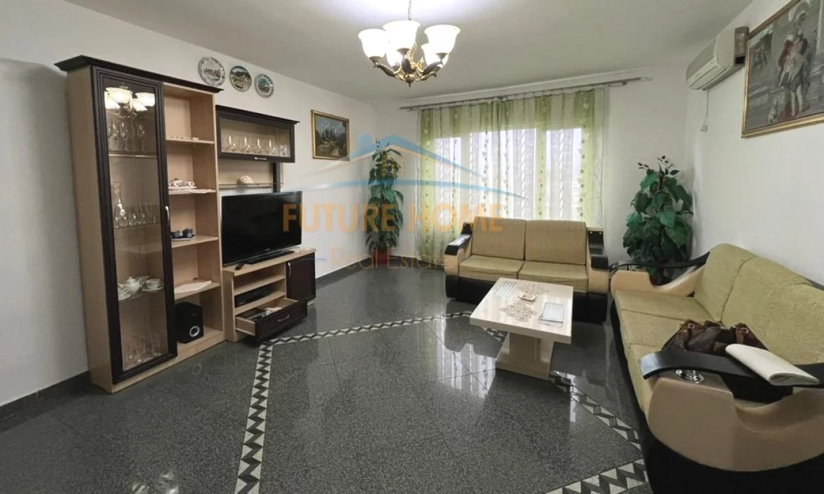 Shtepi me qera Apartament ne Tirane, 3+1, Mobilimi E mobiluar, Pagesa 600  Euro.