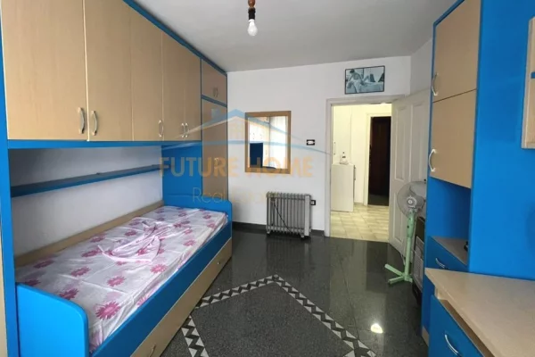 Shtepi me qera Apartament ne Tirane, 3+1, Mobilimi E mobiluar, Pagesa 600  Euro.