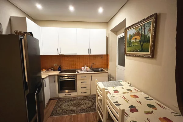 Shtepi me qera 2+1 ne Tirane - 650 Euro