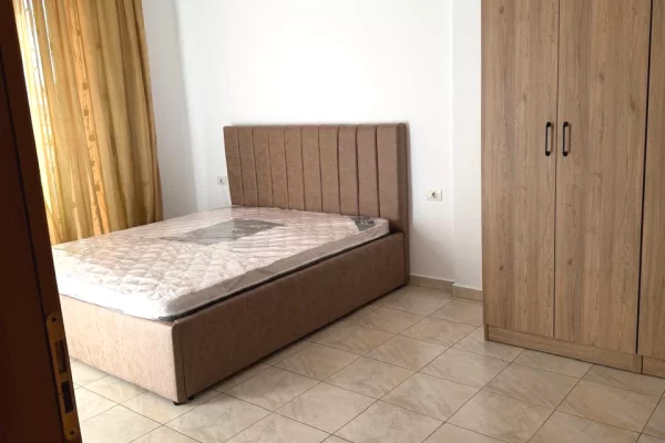 Shtepi me qera Apartament ne Tirane, 2+1, Mobilimi E mobiluar, Pagesa 650  Euro.
