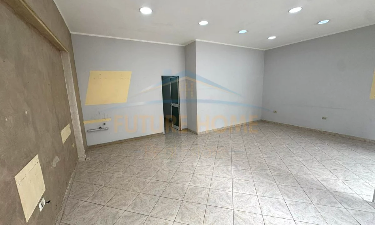 Qera, Ambient Biznesi , Pallatet Cabej , Misto Mame