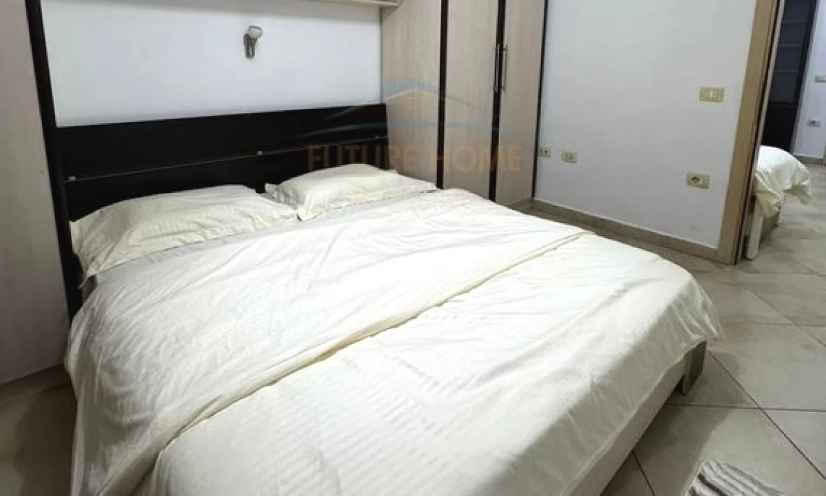 Shtepi me qera Apartament ne Tirane, 3+1, Mobilimi E mobiluar, Pagesa 700  Euro.