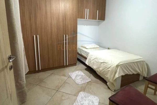 Shtepi me qera Apartament ne Tirane, 3+1, Mobilimi E mobiluar, Pagesa 700  Euro.