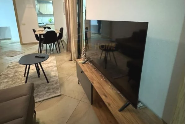 Shtepi me qera Apartament ne Tirane, 3+1, Mobilimi E mobiluar, Pagesa 700  Euro.