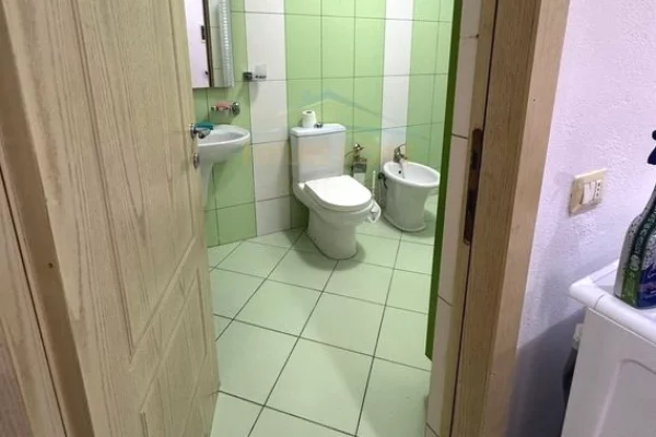 Shtepi me qera Apartament ne Tirane, 3+1, Mobilimi E mobiluar, Pagesa 700  Euro.