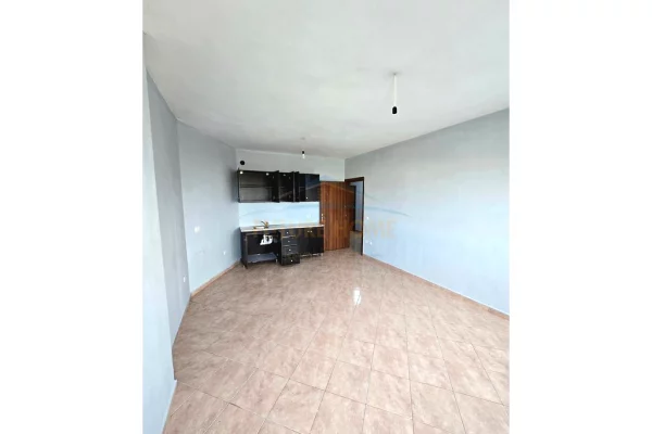 Shtepi me qera Apartament ne Tirane, 1+1, Mobilimi Bosh, pa mobiluar, Pagesa 330  Euro.