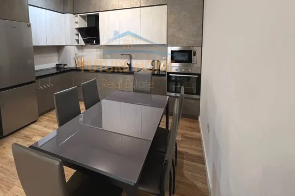 Shtepi me qera 2+1 ne Tirane - 1,100 Euro