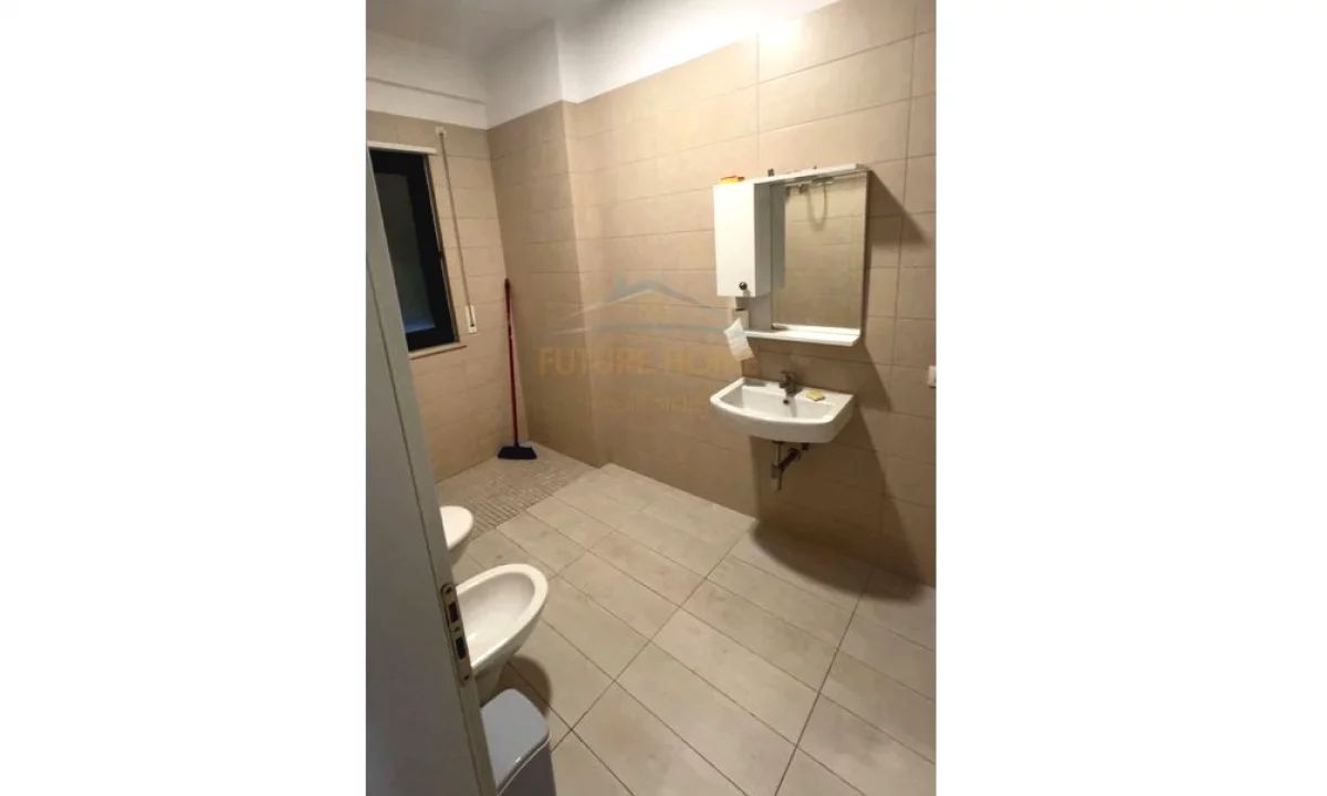 Shtepi me qera Apartament ne Tirane, 2+1, Mobilimi E mobiluar, Pagesa 650  Euro.