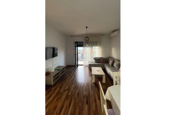 Shtepi me qera Apartament ne Tirane, 2+1, Mobilimi E mobiluar, Pagesa 650  Euro.