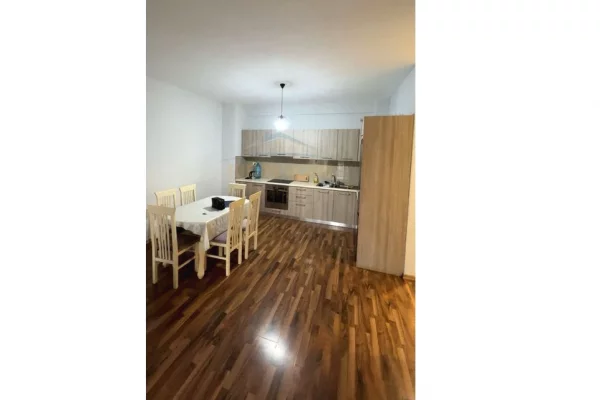 Shtepi me qera Apartament ne Tirane, 2+1, Mobilimi E mobiluar, Pagesa 650  Euro.