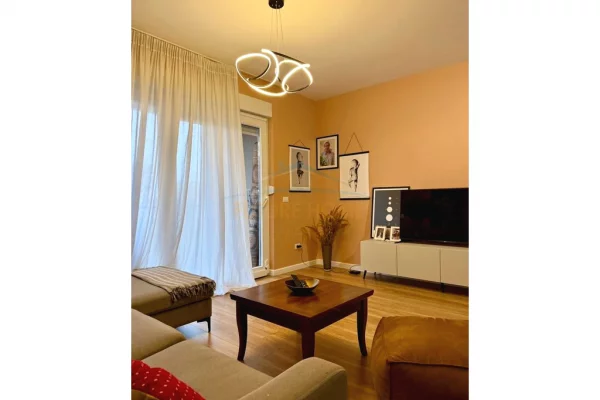 Shtepi ne shitje Apartament ne Tirane, 2+1, Mobilimi E mobiluar, Pagesa 310,000  Euro.