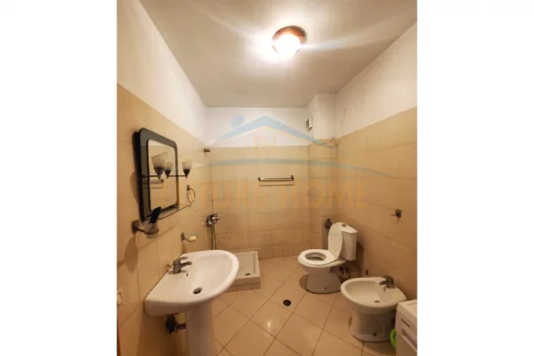 Shtepi me qera Apartament ne Tirane, 2+1, Mobilimi E mobiluar, Pagesa 600  Euro.