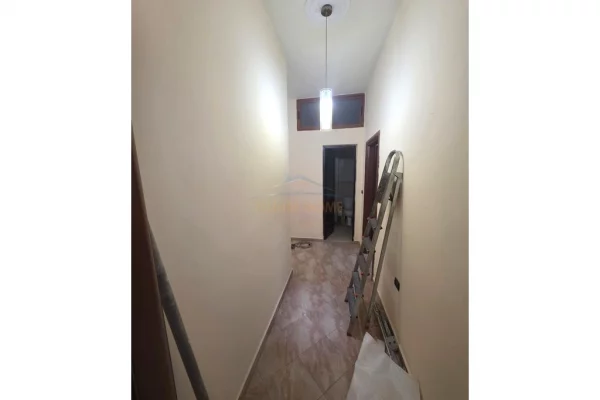 Ambient biznesi me qera 3+1 ne Tirane - 950 Euro