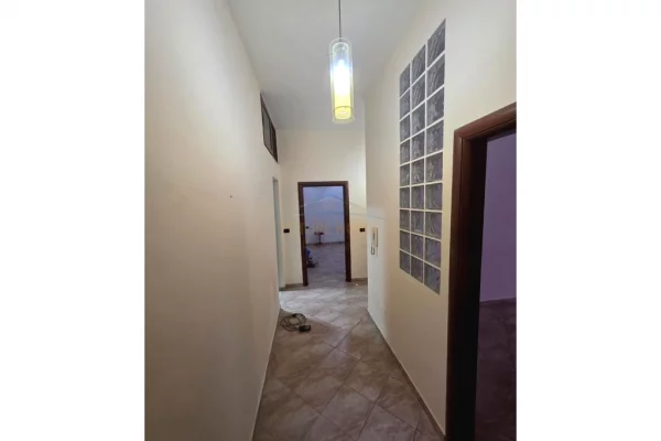 Ambient biznesi me qera 3+1 ne Tirane - 950 Euro