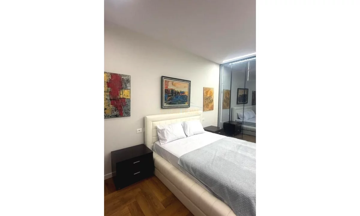 Shtepi me qera Apartament ne Tirane, 2+1, Mobilimi Bosh, pa mobiluar, Pagesa 1,100  Euro.