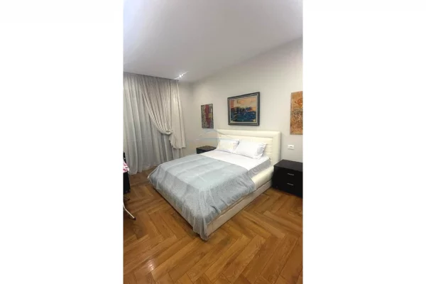 Shtepi me qera Apartament ne Tirane, 2+1, Mobilimi Bosh, pa mobiluar, Pagesa 1,100  Euro.