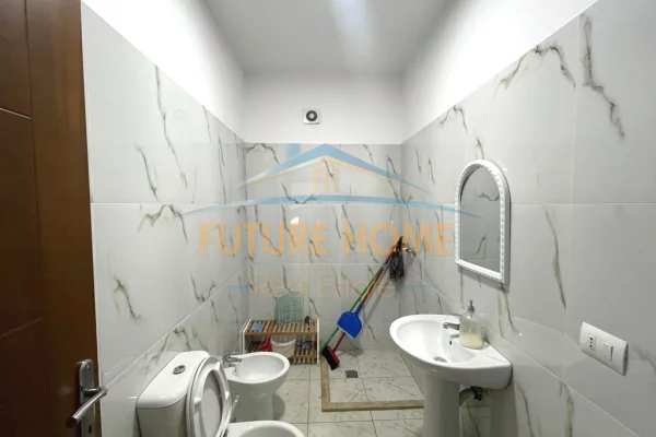 Shtepi me qera 2+1 ne Tirane - 1,660 Euro